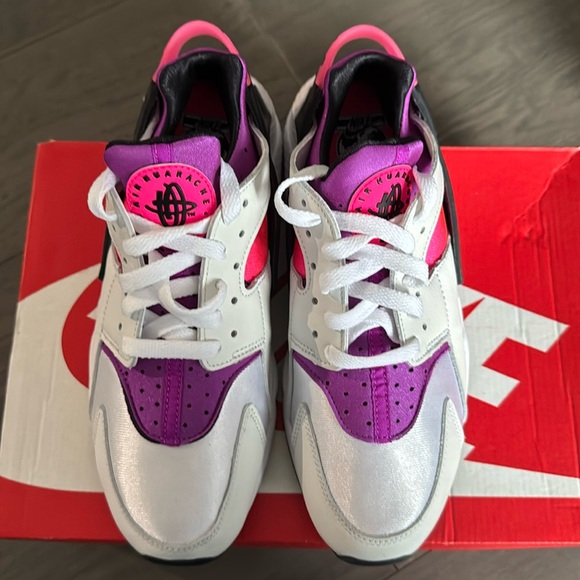 NEW Nike Air Huarache Womens Size 9.5 Athletic Shoes White/Hyper Pink DH4439-109 - Picture 1 of 9